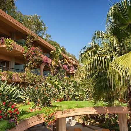 Hotel Acacia Parco Dei Leoni 4*