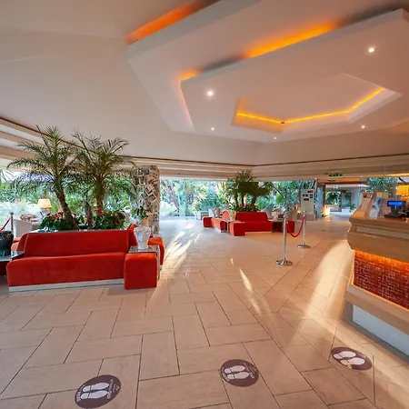 Acacia Parco Dei Leoni Hotel 4*