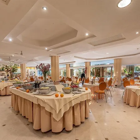 Acacia Parco Dei Leoni Hotel 4*