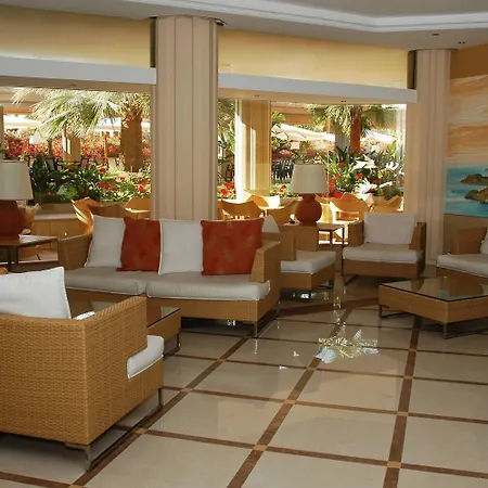 Acacia Parco Dei Leoni Hotel 4*