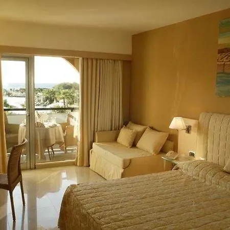 Hotel Acacia Parco Dei Leoni