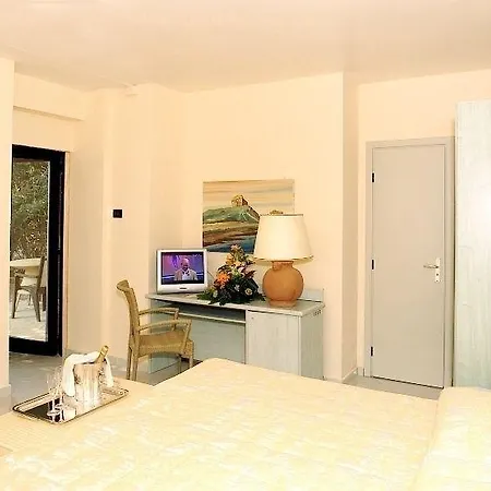 Acacia 4* קמפופליצ'ה די רוצ'לה