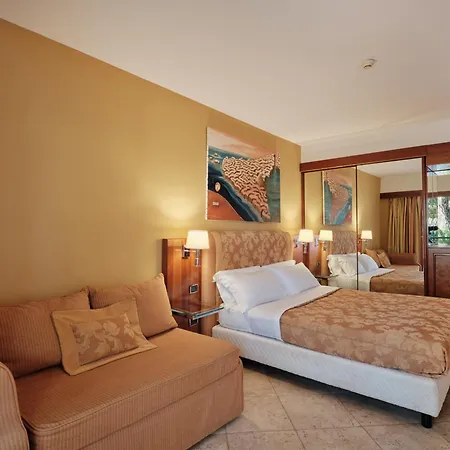 Acacia Hotel