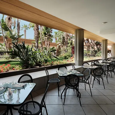 Acacia Hotel