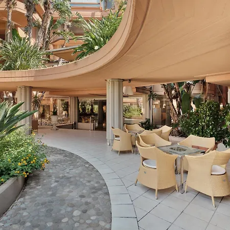 Acacia Hotel